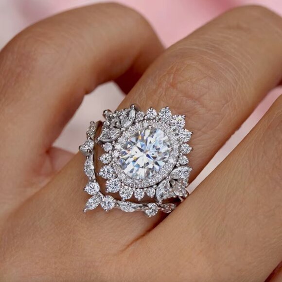 NEW 18k White Gold Diamond Ring Oval Cut Halo Bridal Ring Set of 2 Rings - Picture 4 of 4